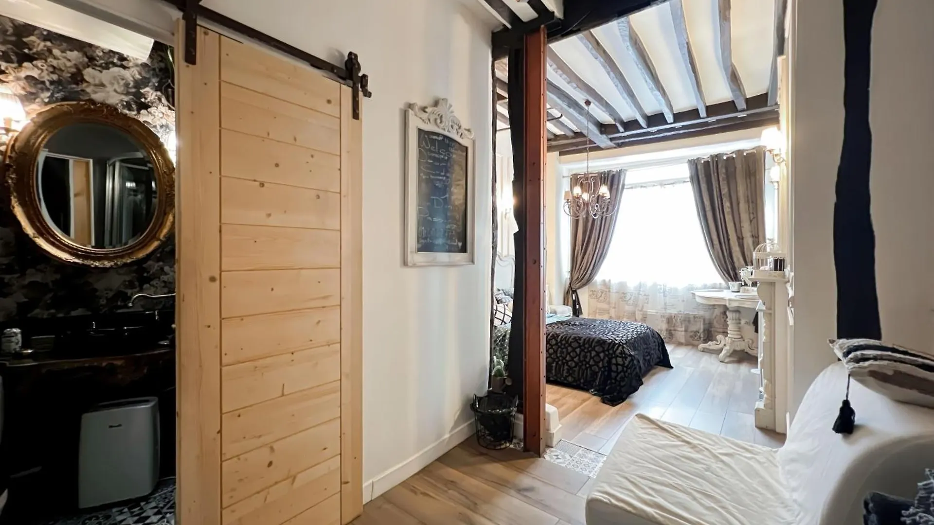 10 Min From Gare De Nord Est Aparthotel Paris 0*,  France