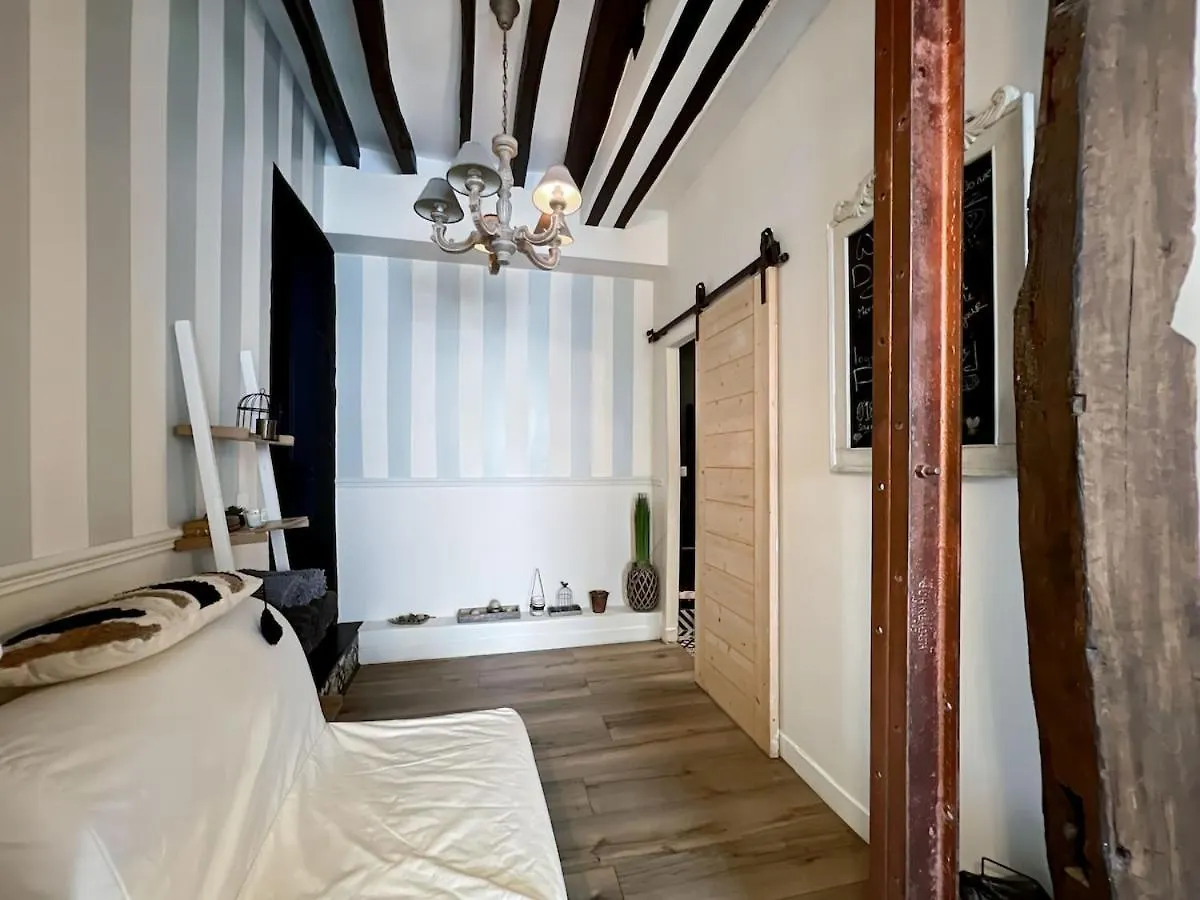 Aparthotel A Deux Pas De Gare Du Nord à Paris France
